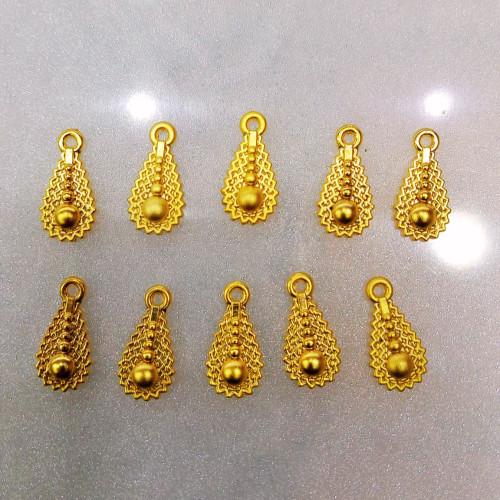 Altın Kaplama Telkari Desenli ve Top Detaylı Takı Sallantı Aparatı (1 Adet) Altın Kaplama Telkari Desenli ve Top Detaylı Takı Sallantı Aparatı (1 Adet)