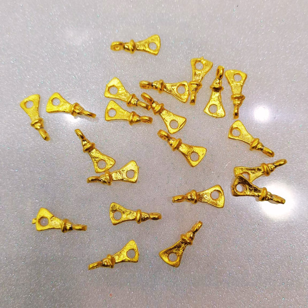 Altın Kaplama Metal Delikli Üçgen Formlu Takı Ara Aparatı (1 Adet)
