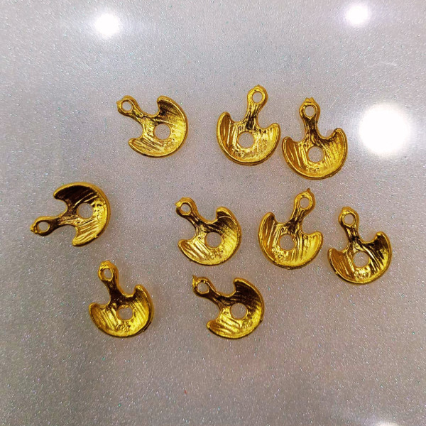 Altın Kaplama Metal Yelpaze Model Işın Dokulu Sallantı (1 Adet) Altın Kaplama Metal Yelpaze Model Işın Dokulu Sallantı (1 Adet)